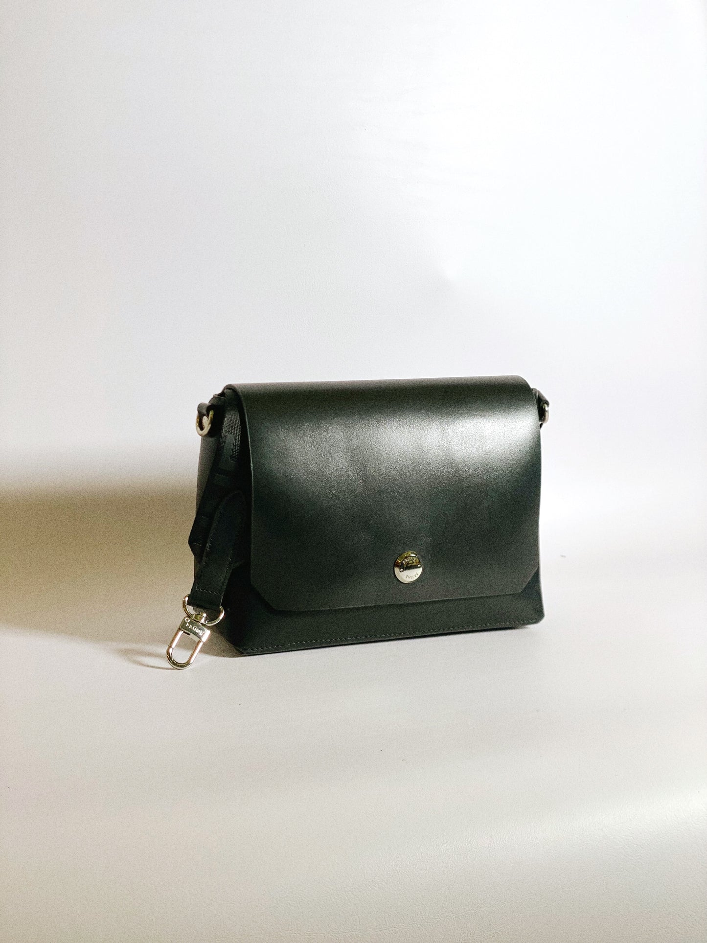 BANDOLERA MENORCA CUERO LISO NEGRO