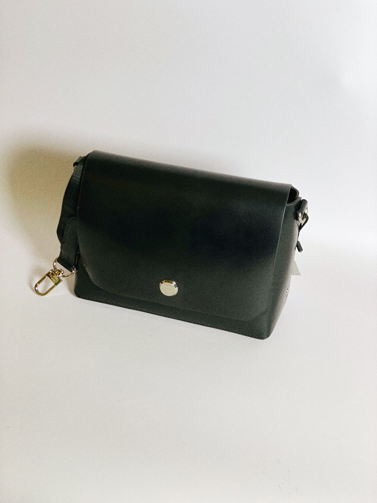 BANDOLERA MENORCA CUERO LISO NEGRO