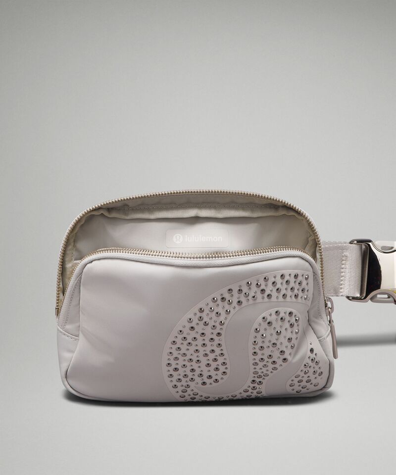 Everywhere Belt Bag 1L *Studded Gris/Brillantes