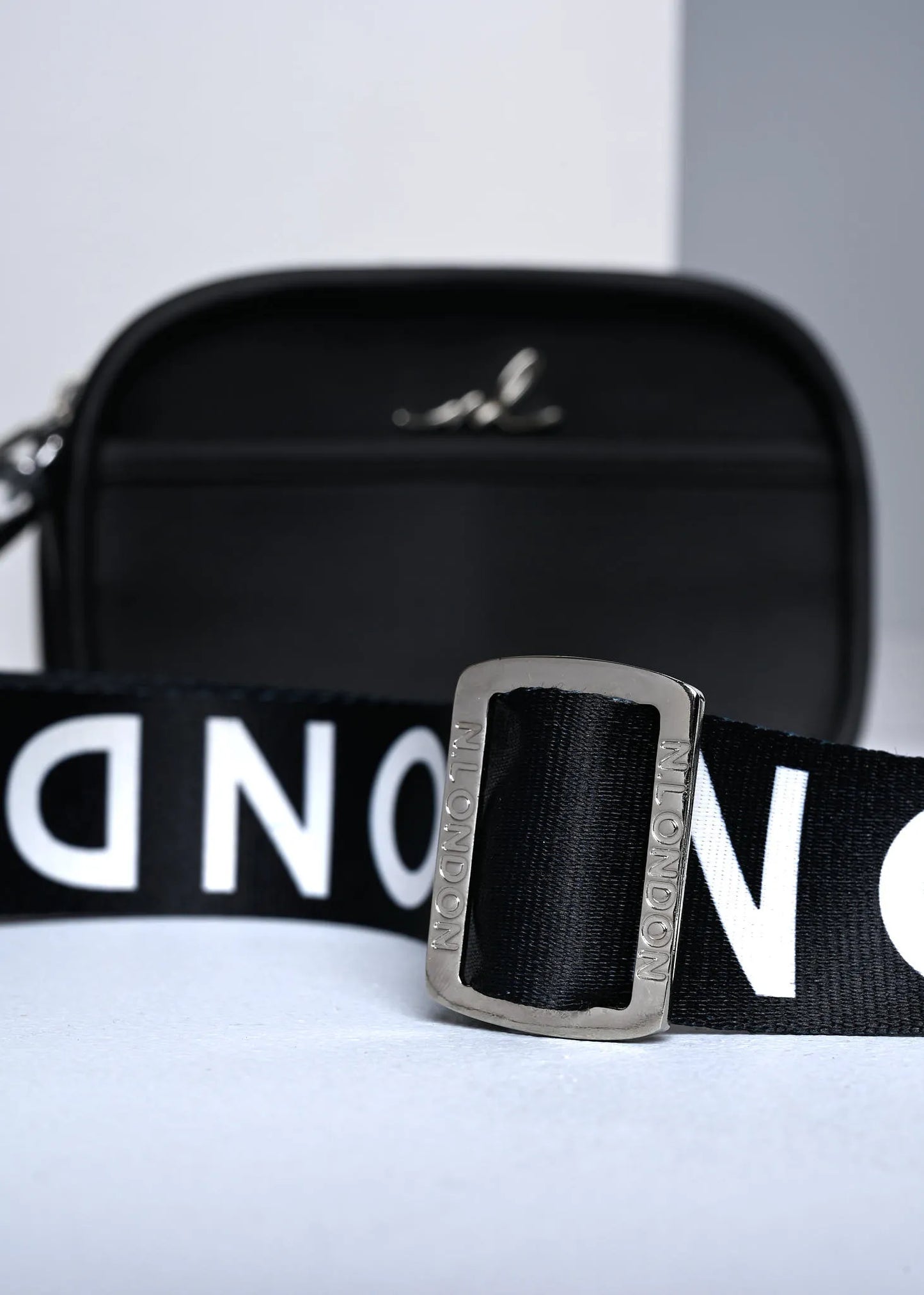 Cartera Manos Libres Reata Sidney Negro