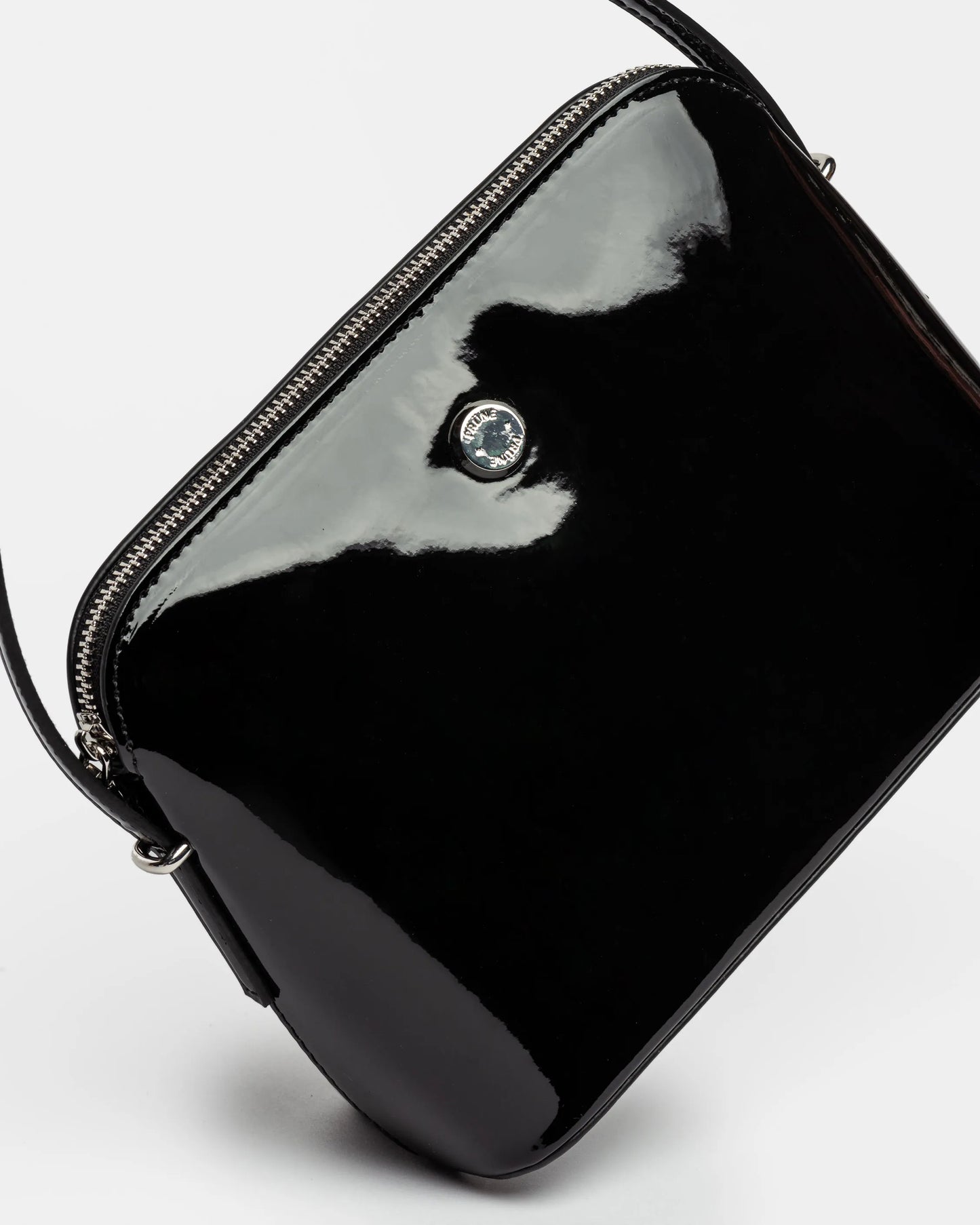 BANDOLERA DYNA EFECTO CUERO CHAROL NEGRO