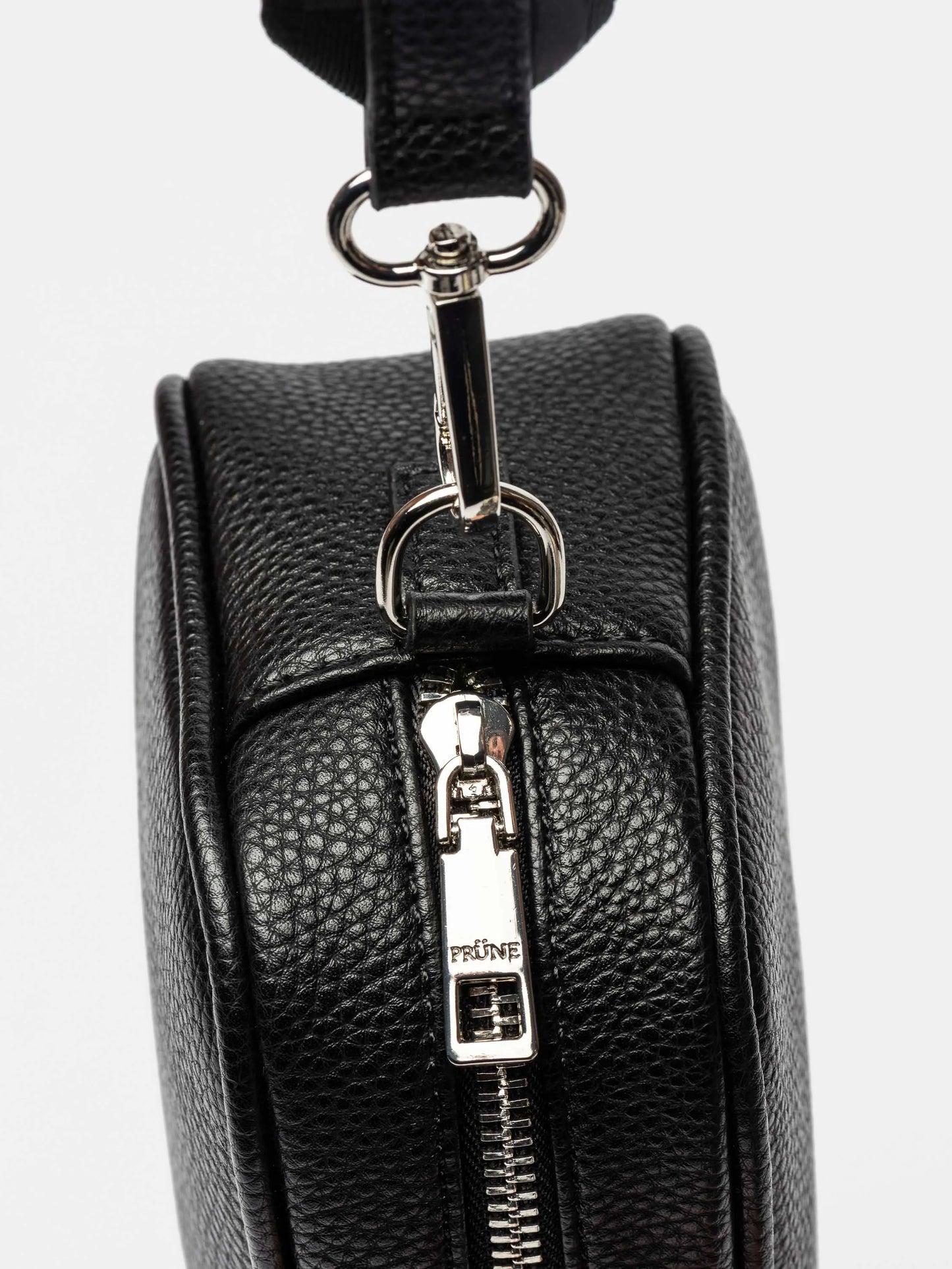 MINI BAG ADISA EFECTO CUERO NEGRO