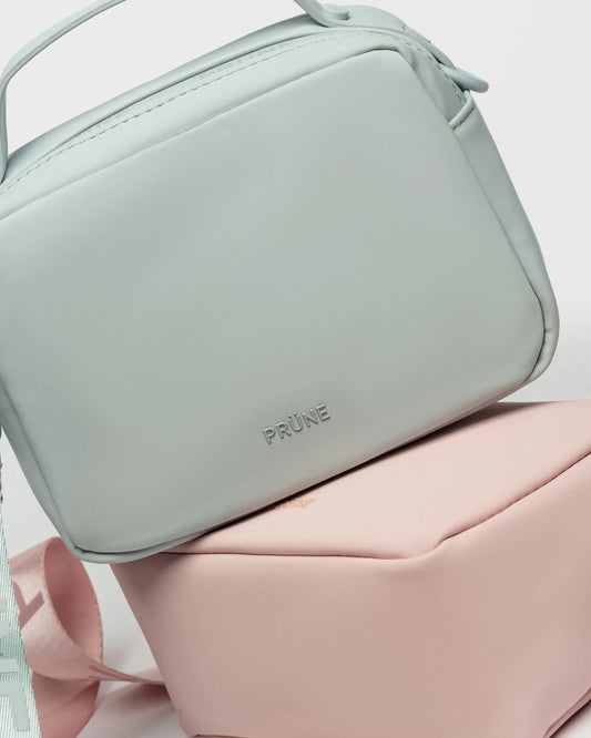 MINI BAG RUBBER EFECTO CUERO CELESTE