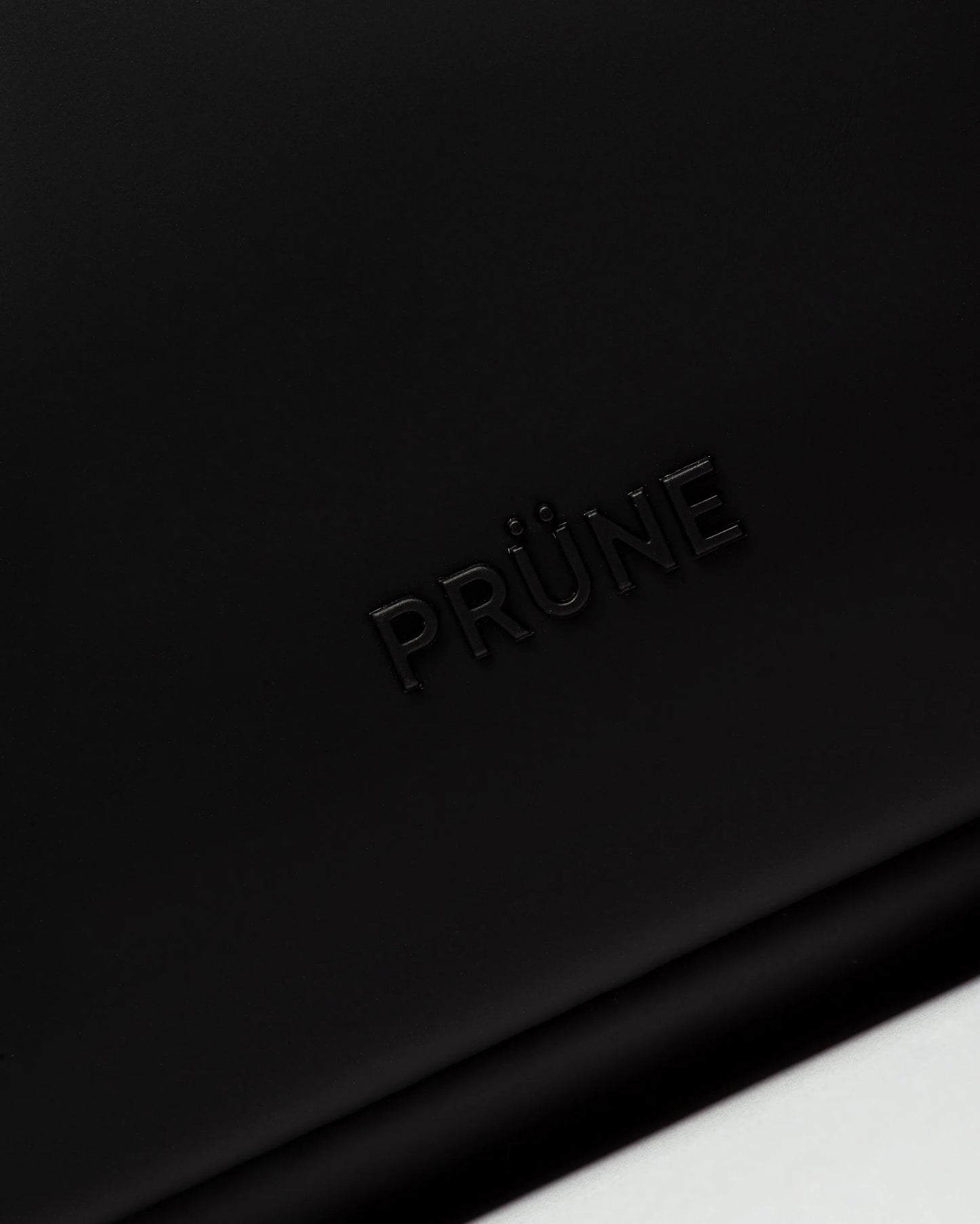 MINI BAG RUBBER EFECTO CUERO NEGRO